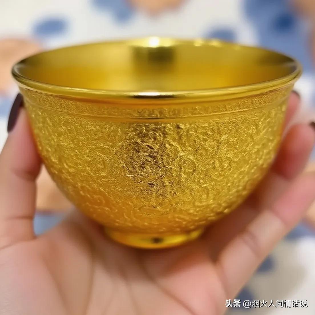 好羡慕那些手里有黄金的人！

想想真的挺气的！2015年我买了个50克左右的黄金