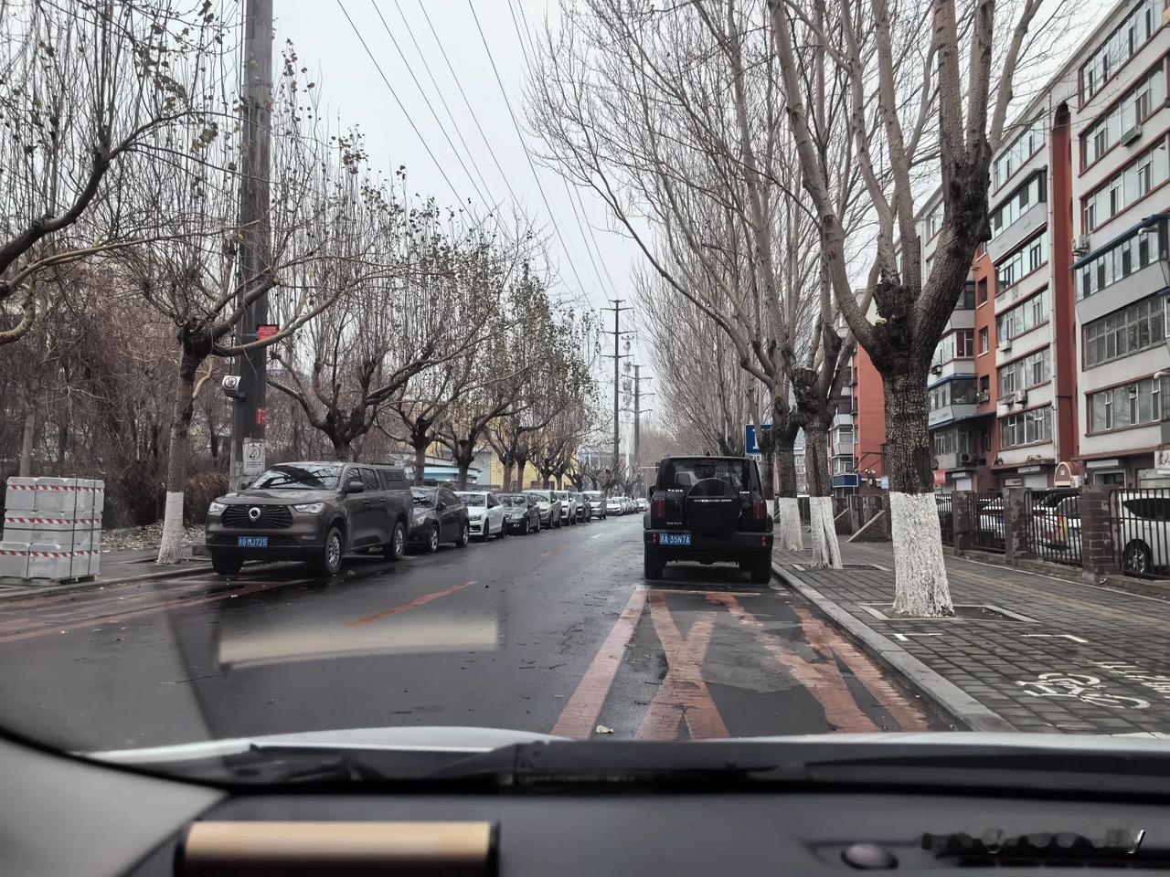 接我上条。
现在出门停车真的是太难了，这孩子上课，我就给在车上等着，离开说不定啥