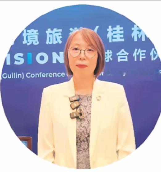 一个前外交人员，去了一个什么国际移民组织，利用自己的人脉开始在高校和各地公开宣讲