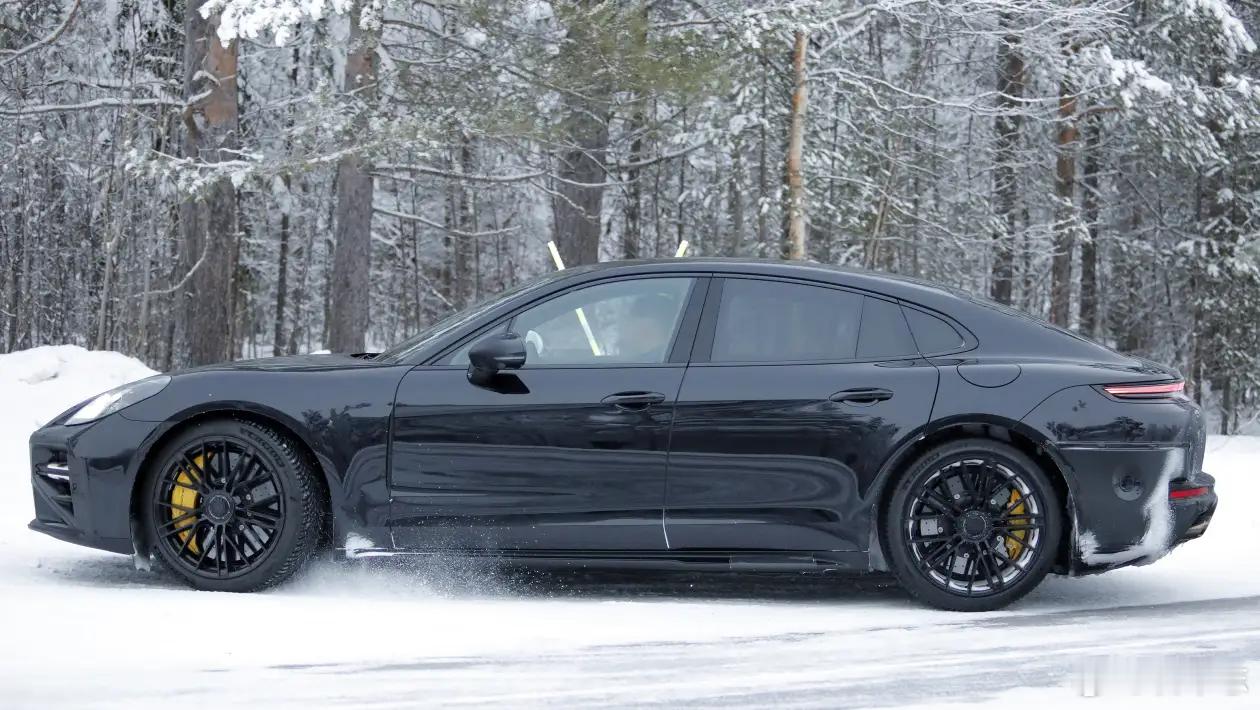 名车志谍照 【高性能混动+科技升级，保时捷新款Panamera测试曝光】这次抓拍