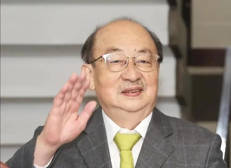 赖清德亲信蔡其昌接替柯建铭担任总召

中午最新改选结果出炉，蔡其昌确定接替柯建铭