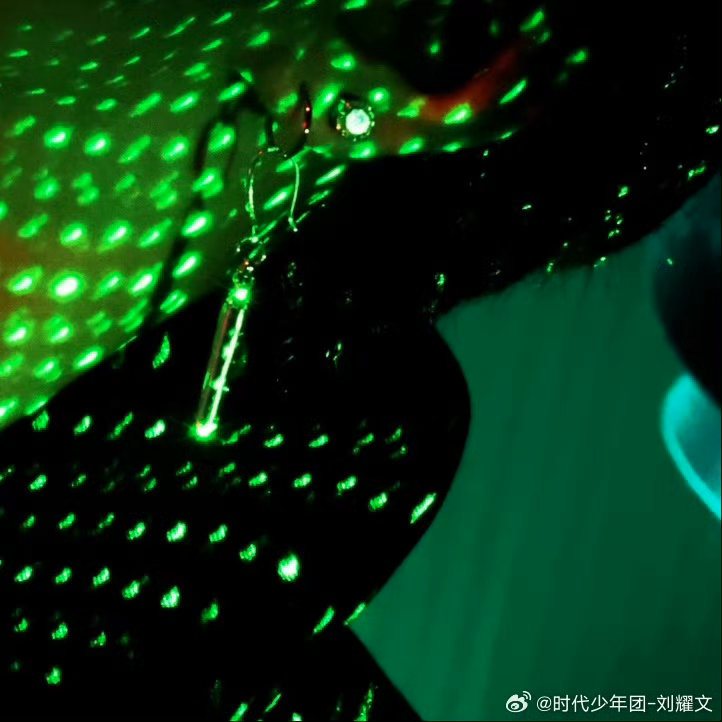 刘耀文单曲封面刘耀文新单曲封面 耳钉！ 