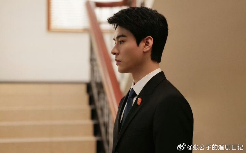 龚俊赔我瓜子钱今晚的瓜子钱龚俊给我报销一下沉浸式在《家事法庭》吃瓜，龚俊这部剧太