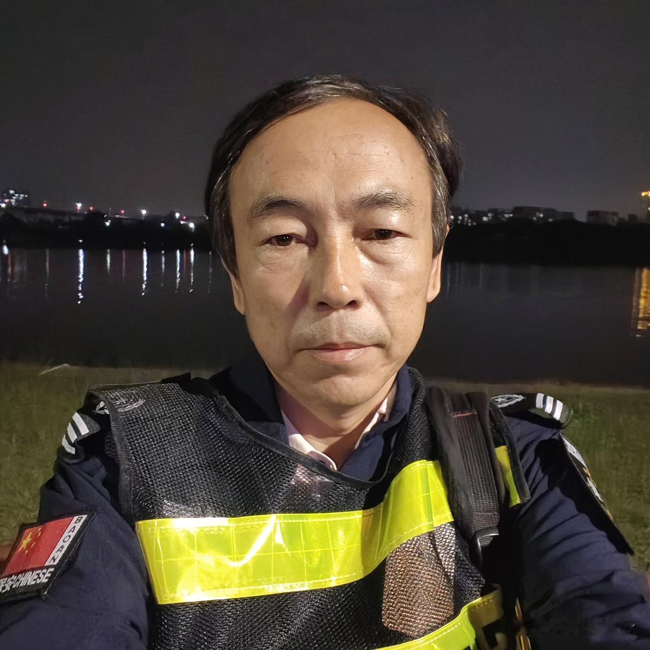 45岁中年大叔昨天下午大约3点坐劳务的大巴车才到广州，昨天在广东江门马拉松干日结
