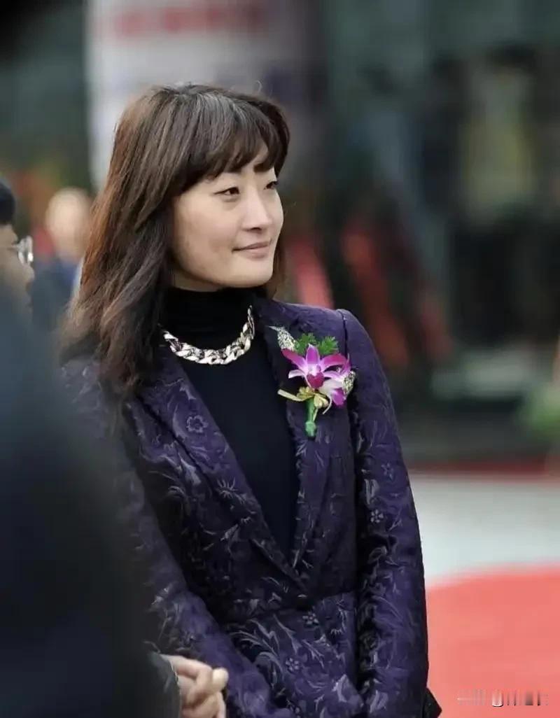如果是同父同母，相信敌意会弱化一些，毕竟成长过程中父母不会要命，异母的话，那就是