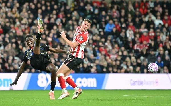 北爱尔兰公布世预赛附加赛大名单：巴拉德带伤入选，奥尼尔盼其赶上关键战世界杯预选赛