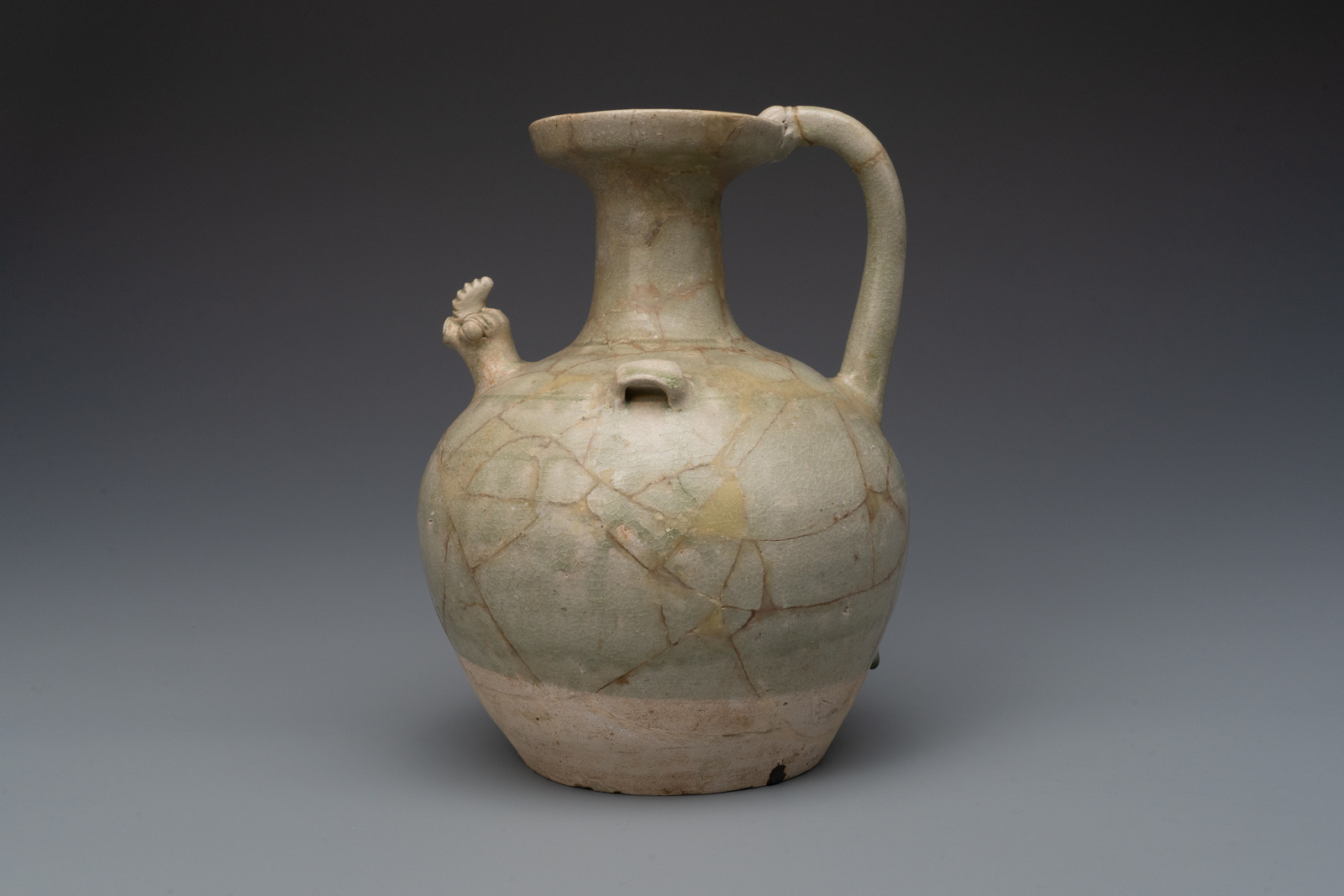 南京大学博物馆藏1972年南京大学北园东晋大墓出土青瓷鸡首壶 