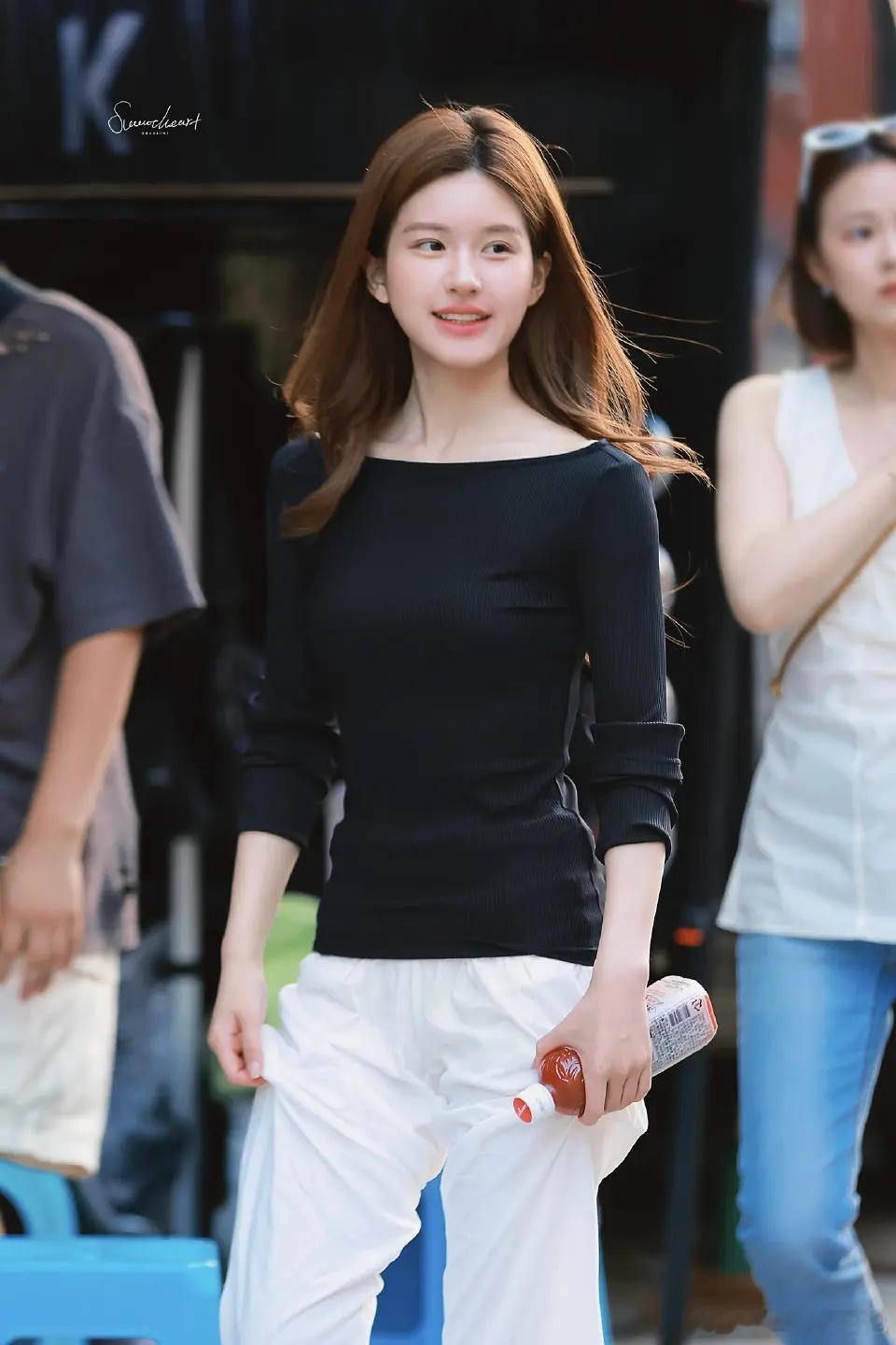 说实话赵露思穿搭真的挺在线的 ​​​