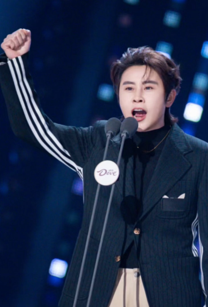 王濛体坛界的那英乘风2026 第一个说王濛是体坛那英的人是天菜吧！直爽不扭捏，张