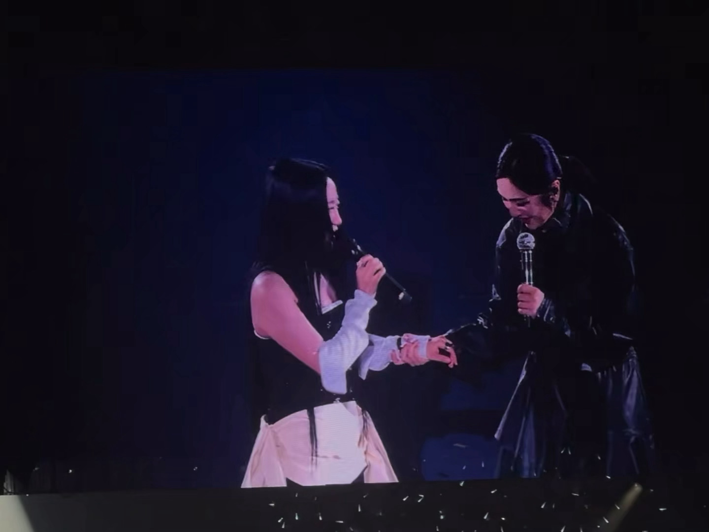 陈粒：你不要逼我在大庭广众之下说一些上不得台面的话 🤭 当你看到一个直球就会得