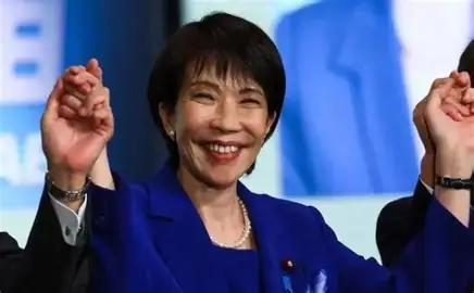 高市早苗自美国返回日本后，两件关联事件同步发酵。

9月25日，日本共同社披露，