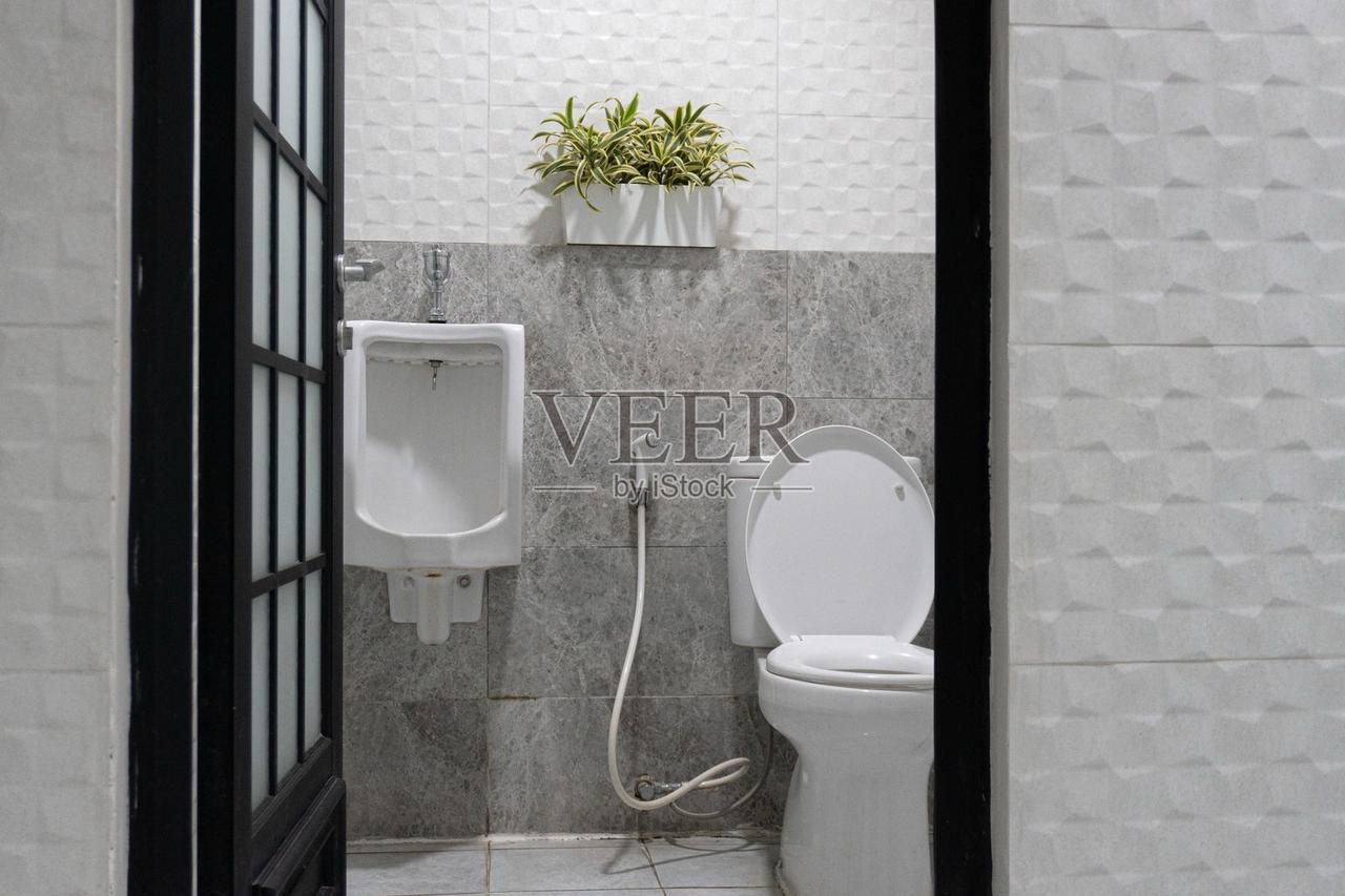 早起养生第一件事，比喝水吃早餐更重要！

我猜很多人早上醒来，要么摸手机，要么直