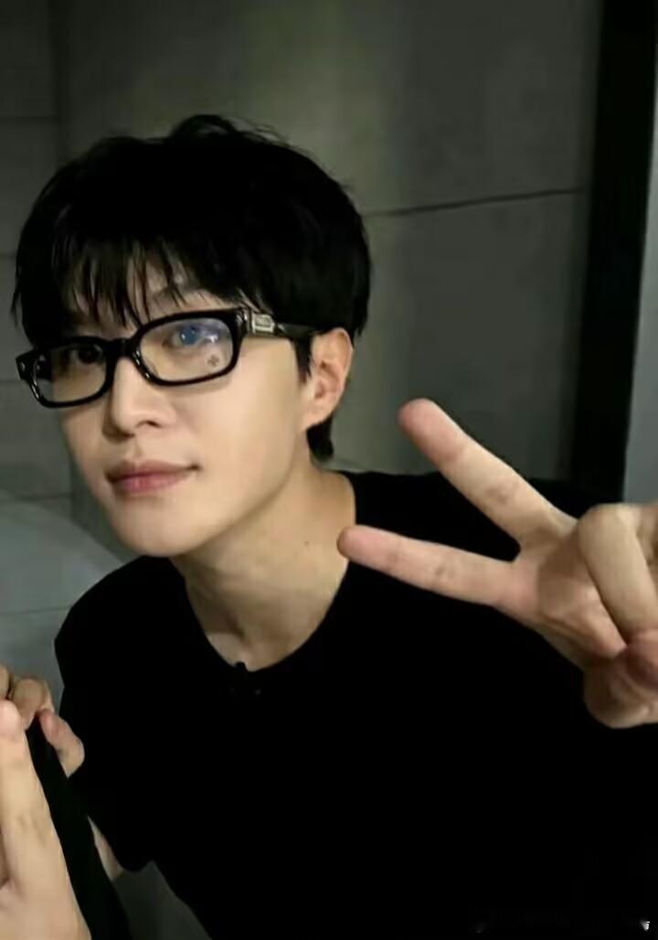 范丞丞 fcc范丞丞浪浪人生  fcc范丞丞特步品牌代言人  fcc范丞丞手机上