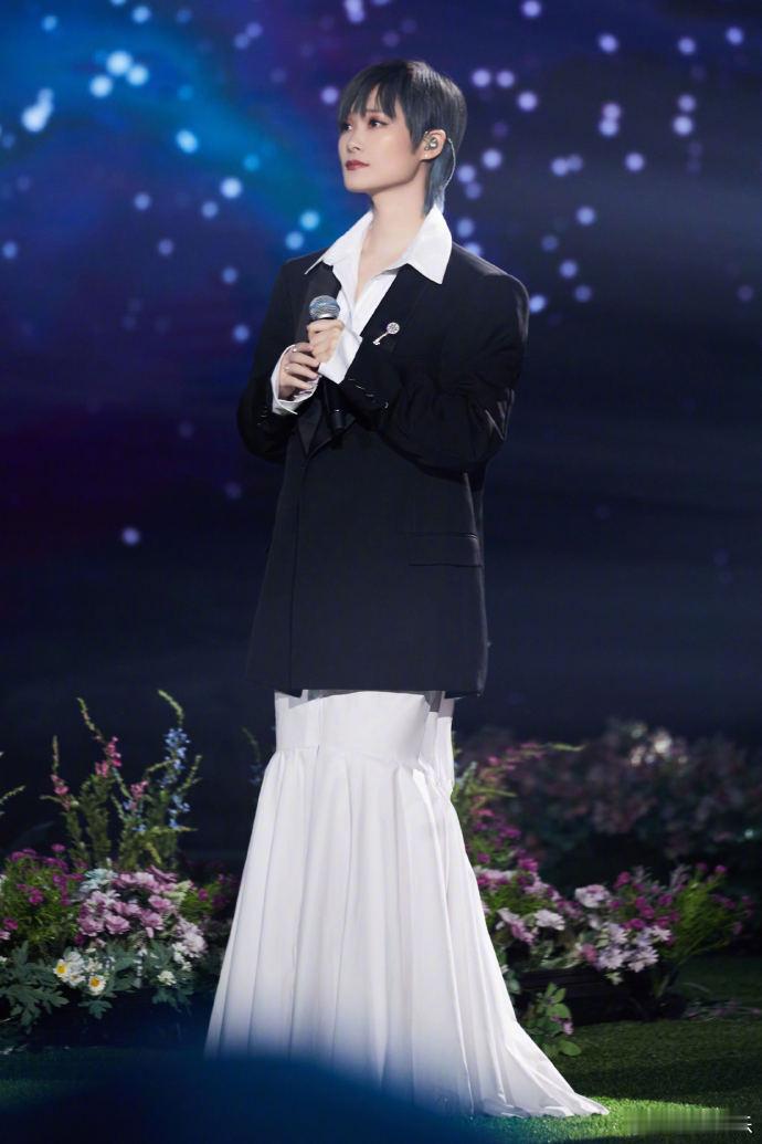 李宇春将出席北影节闭幕式第十六届北京国际电影节闭幕式嘉宾正式官宣加盟！一起在春春