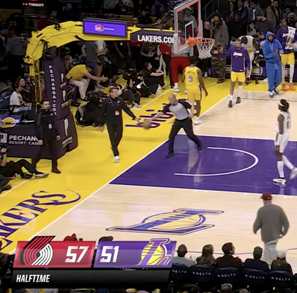 半场结束，湖人51-57开拓者，感觉如何？开拓者vs湖人 ​​​​里夫斯23分2