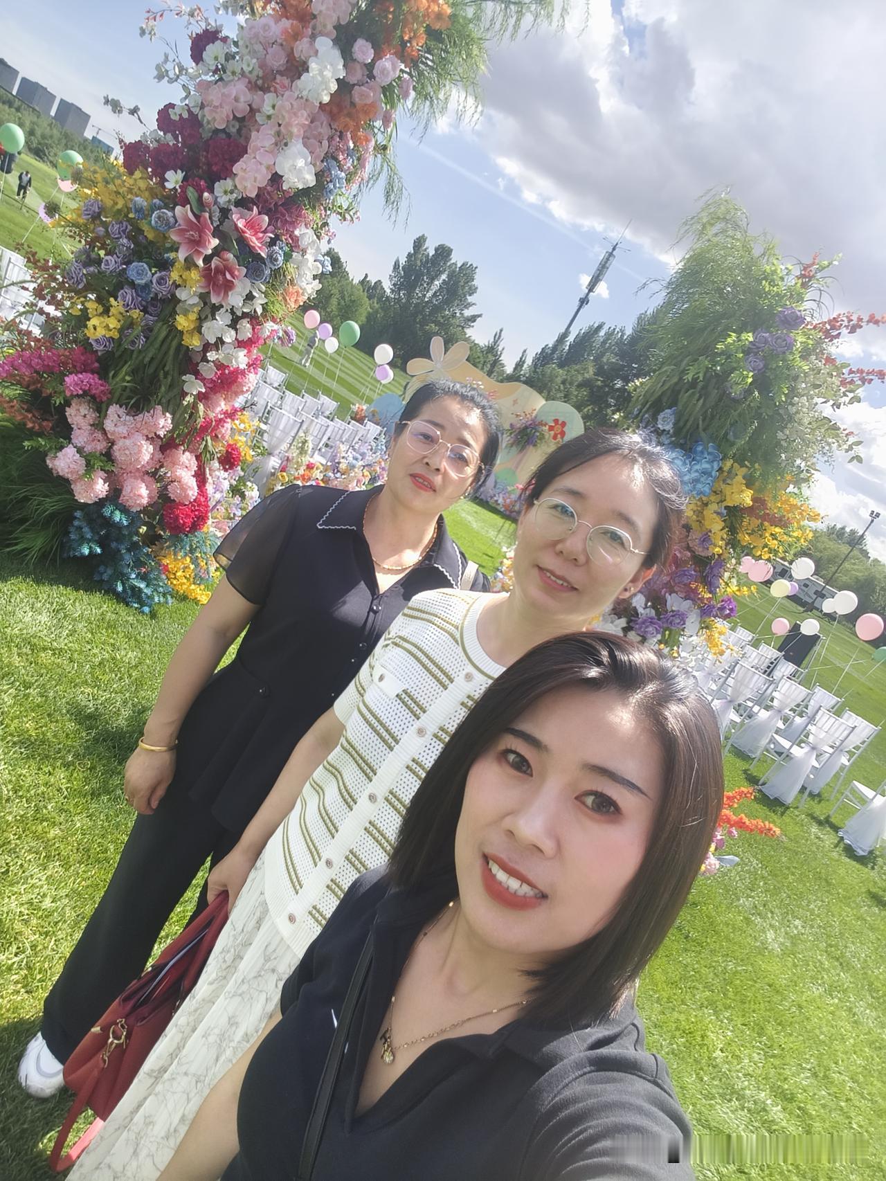 人到中年，无奈如影随形。肩上扛着上有老下有小的责任，还有柴米油盐、房贷车贷，不敢