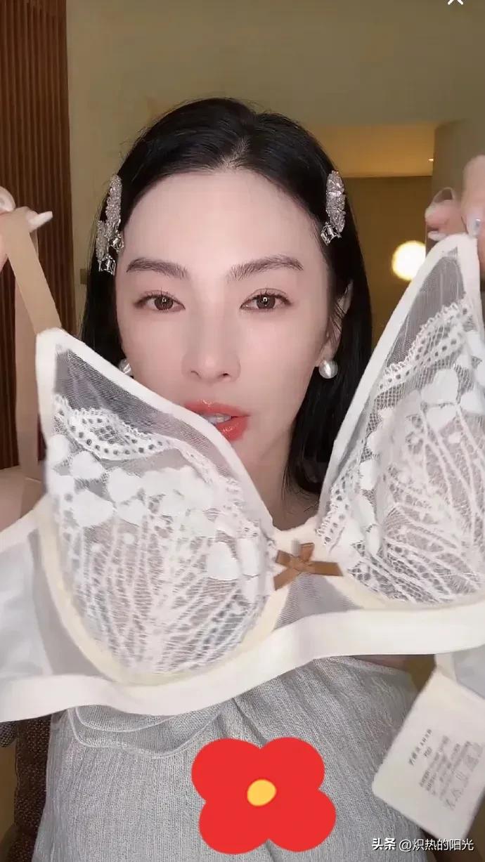 张雨绮直播卖内衣，遇奇葩起哄

让她先试试看，没想到她这么怼！

前两天张雨绮开