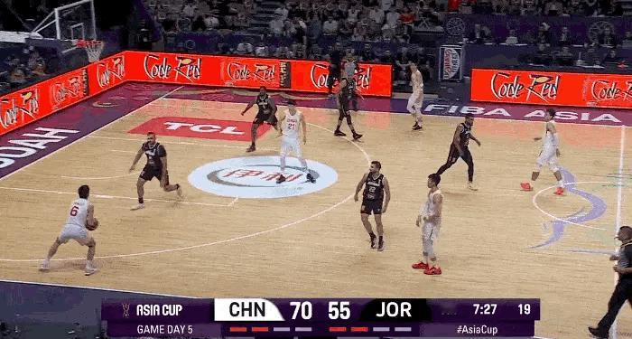 个人第5个三分球！程帅澎已经17分了，太给力了吧！中国男篮vs约旦男篮 ​​​