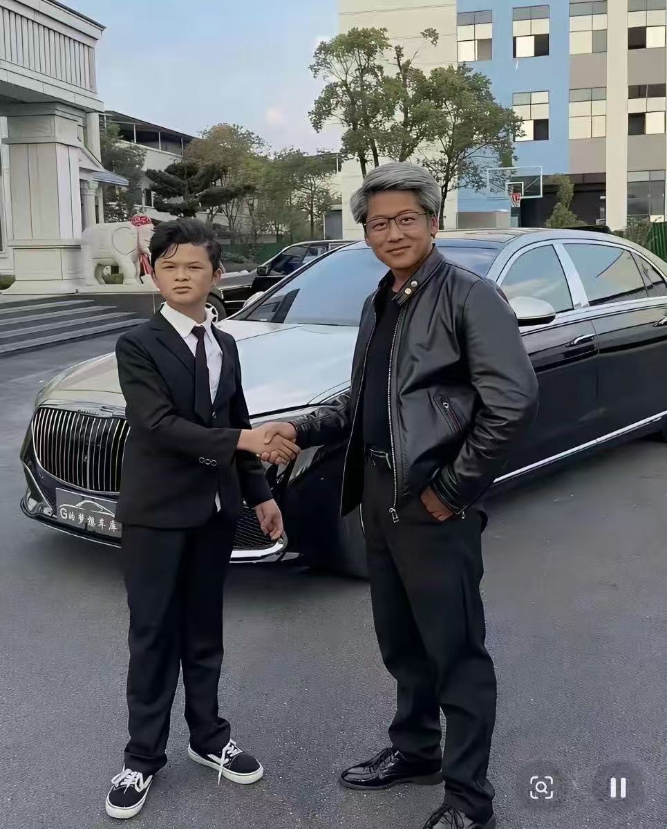 黄银勋和小马云，你别说还真像回事儿，要是把车换成碾压迈巴赫的国产迈巴赫，话题度会