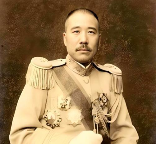 1926年，被戏称为“剥皮将军”的张宗昌终于如愿以偿霸占美人陈佩瑜，同房之夜，张