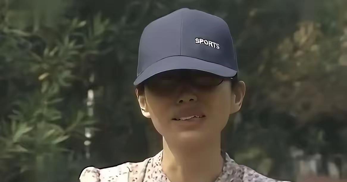 [月亮]女子八年拒绝男友求婚八次，最后2024年，男子娶了别的女人，而她得知男子