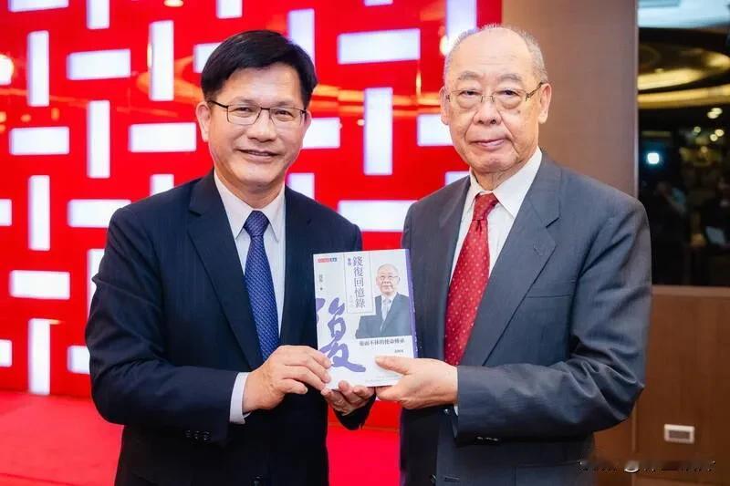林佳龙还算懂事？
台湾新任涉外部门负责人林佳龙今天宴请了台湾退休的外交官，其中包