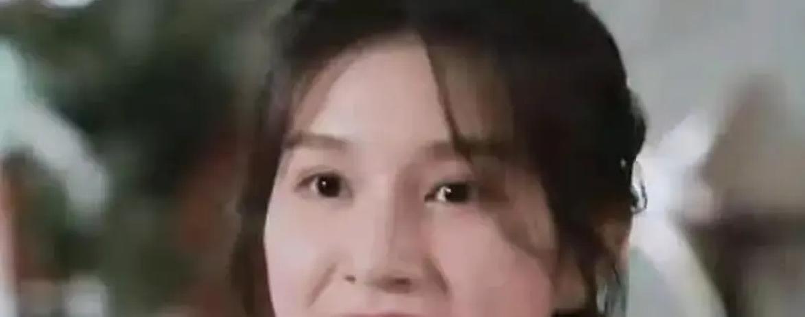 一个家境优渥的大小姐，偏偏看上了一个在演习中断了腿的退役兵王，甚至还动用关系把人