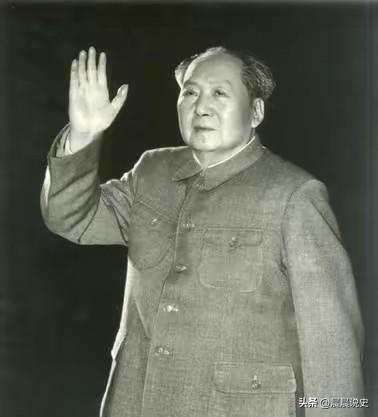 这次看到中央对毛主席的最新评价，我是把那几行字反复嚼了好几遍。真的，每一个字都像