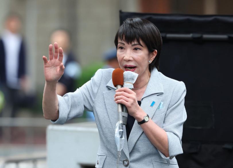 就在刚刚，

日本首相高市早苗正式宣布，

1月23日上午，日本首相高市早苗带着