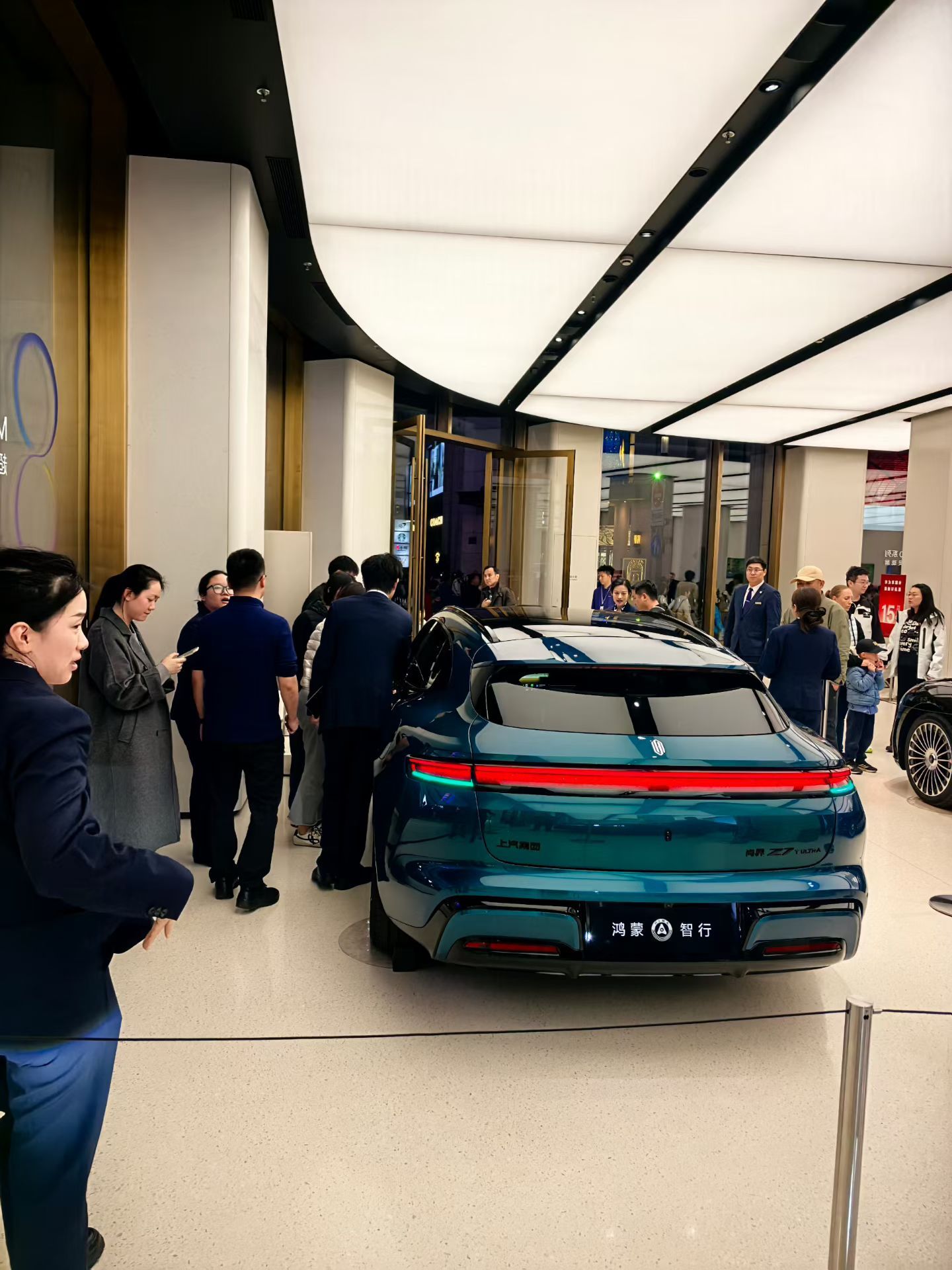 这周末看尚界Z7的人不少 