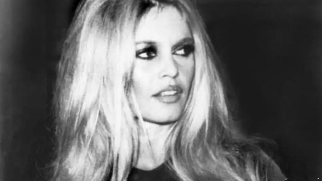 91岁的碧姬芭铎12月28日去世了，小时候老看一些影视介绍说她是大美女。但是印象