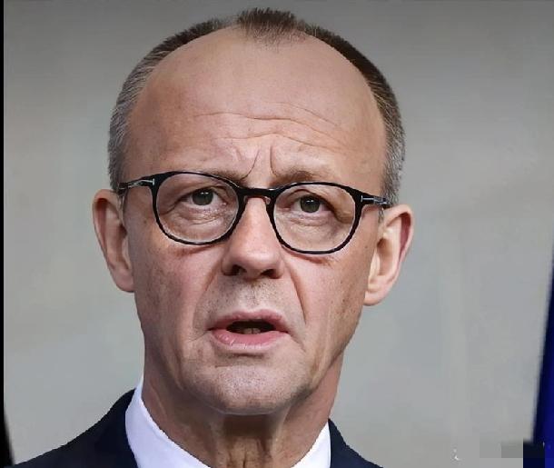 特朗普要敲诈德国，放风要从德国撤军！2026年5月初
1.美方先官宣:未来6-1