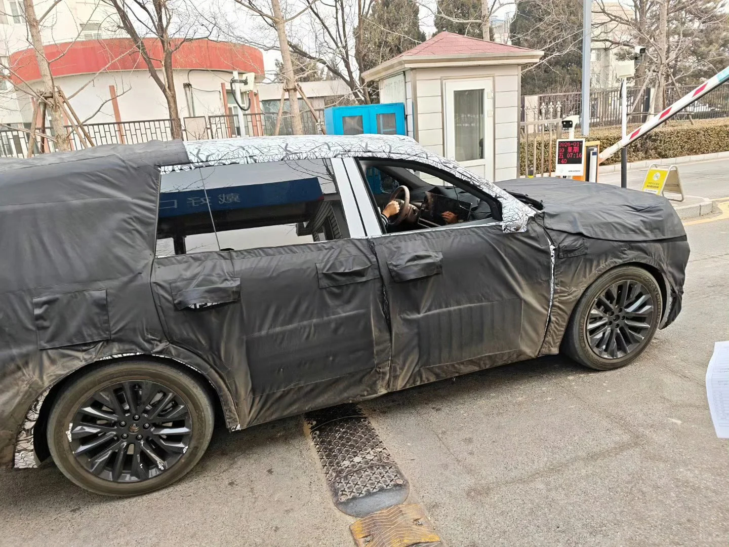 李想刚才开始预热新款L9了。现在的理想L9我觉得可以算国内汽车发展过程中具有里程