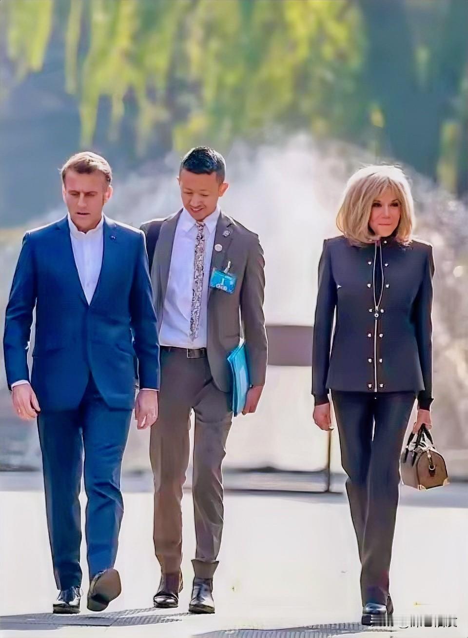 72岁的法国总统夫人布丽吉特，再次映入大家的视线，都在感慨：这个女人“不简单”，