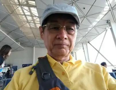 一七十多岁的日本老人在甘肃某景区售票窗口前，掏出护照态度强硬地要求免票，声称自己