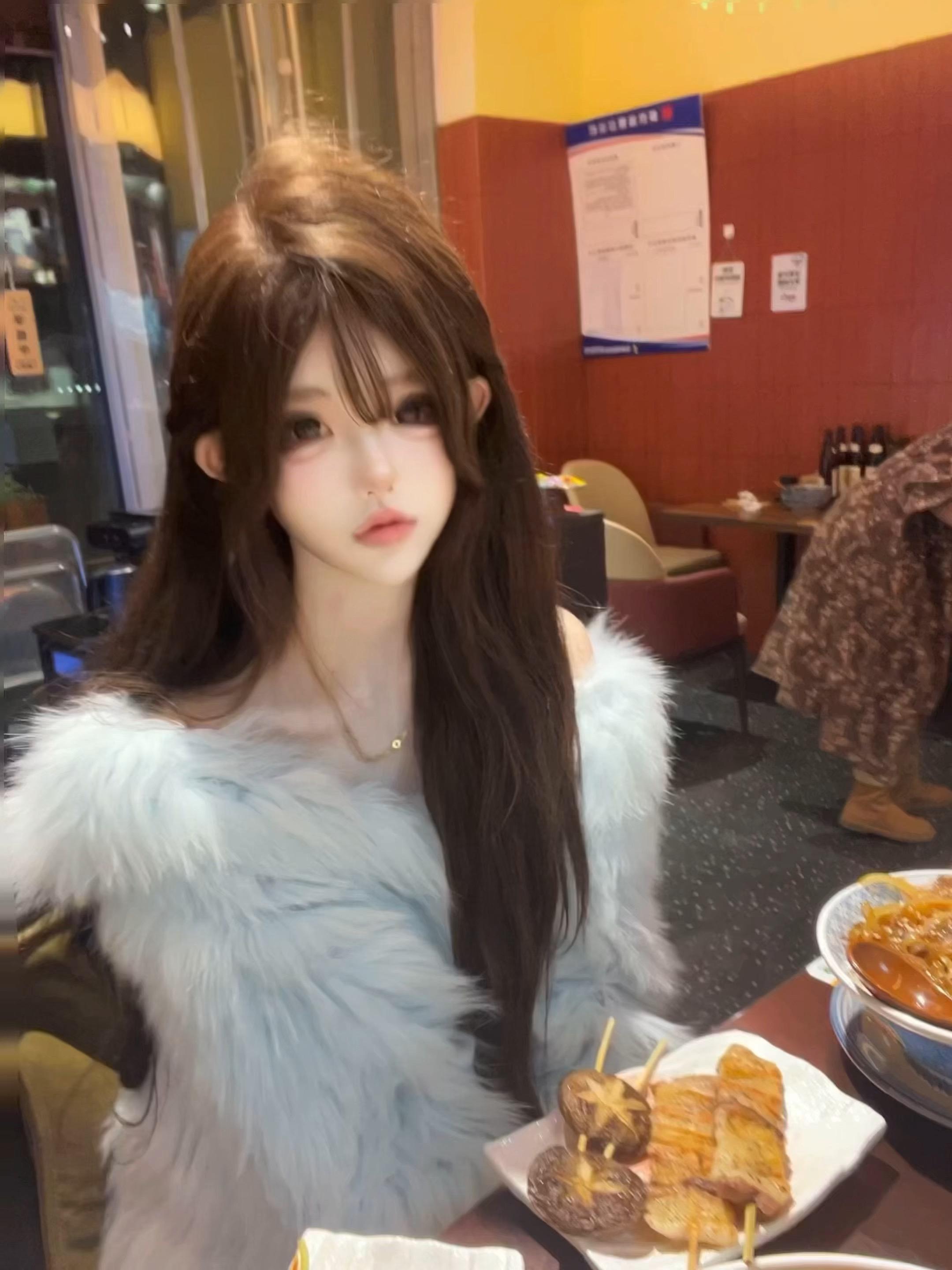 我觉得这个世界对你不好 我想拯救你 但我没有那么大的本事改变很多规则 ...