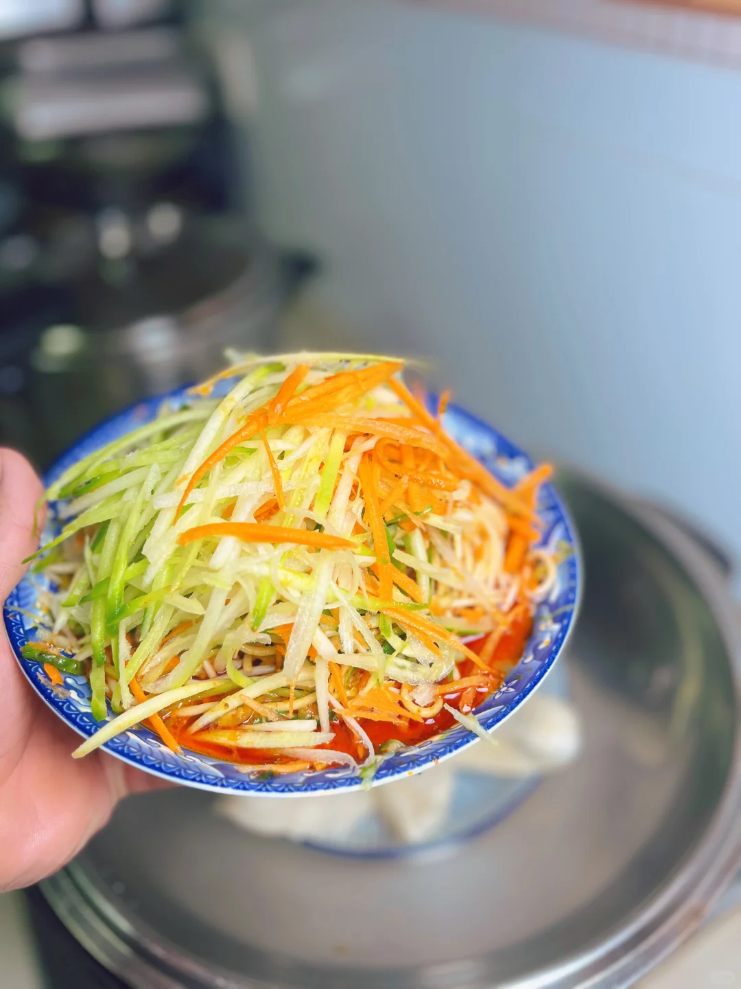 肌肉男深夜增肌硬控你十秒