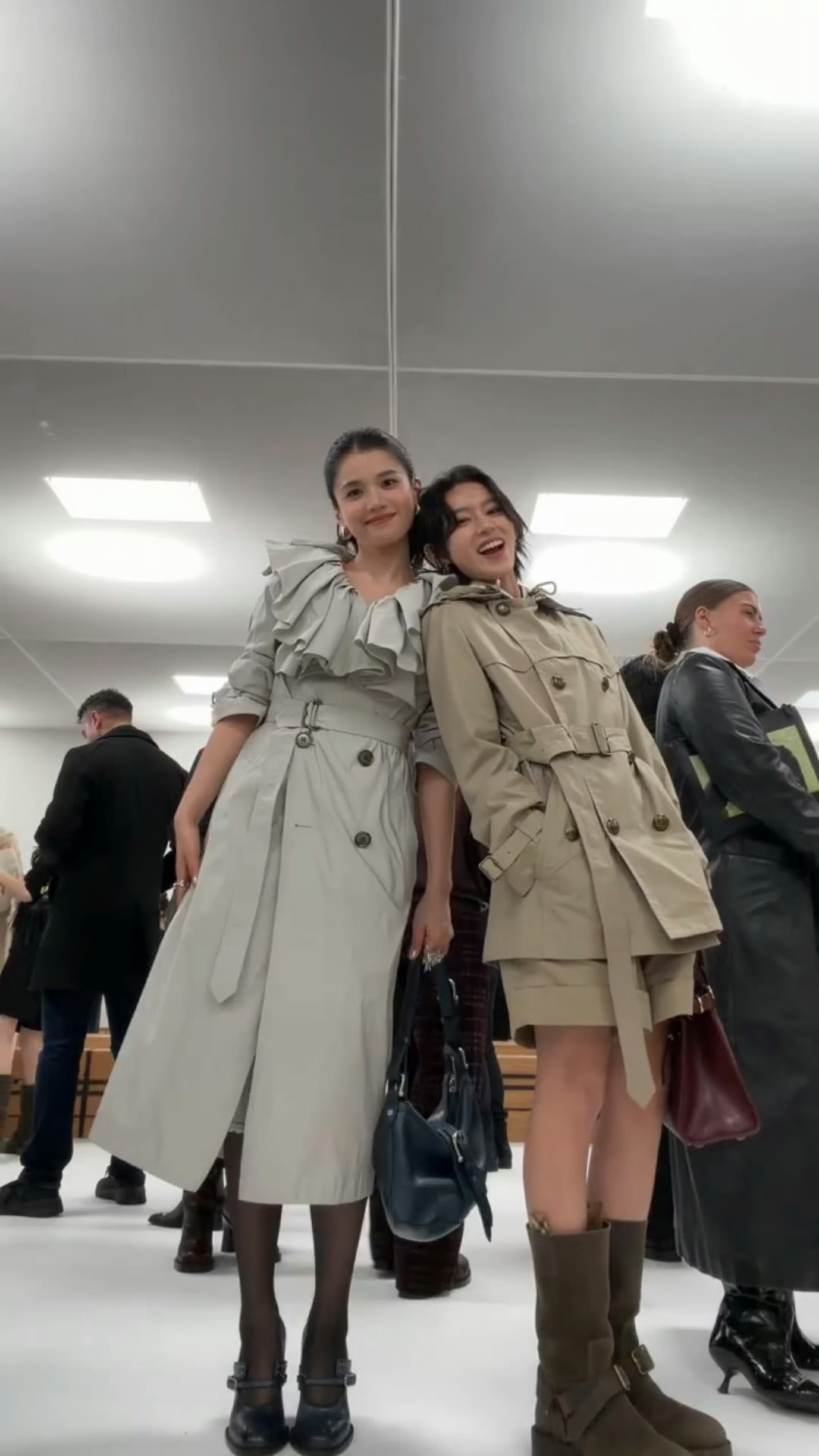 我要闹了[抓狂][抓狂][抓狂]好美好鲜活的两个美女！实名羡慕碳酸！俺也要和张婧
