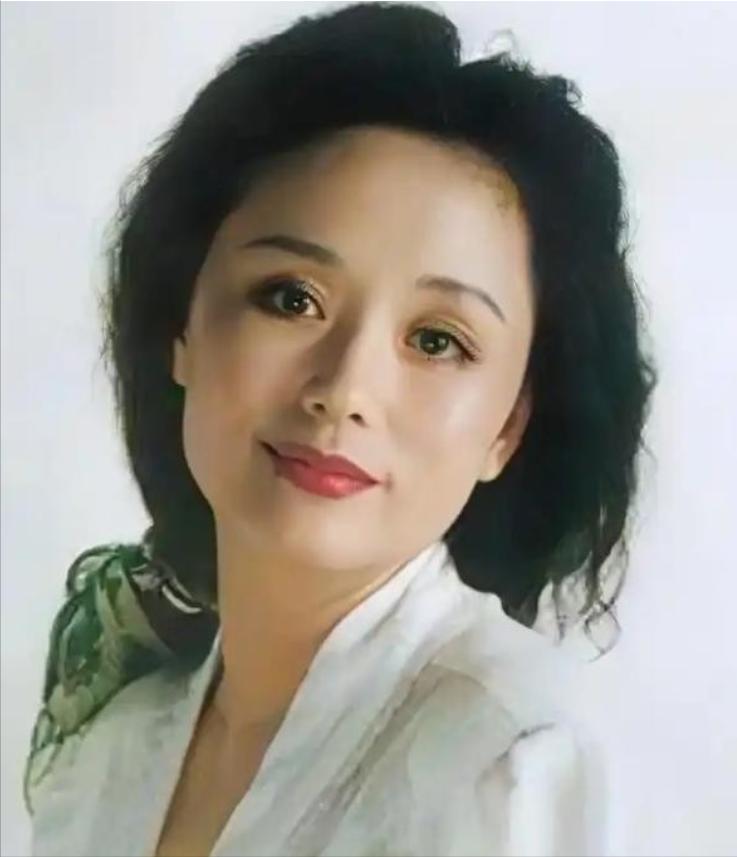 1979年，饰演潘金莲的廖学秋因为拍戏，和老公分别了六个月，她归心似箭，往家赶，