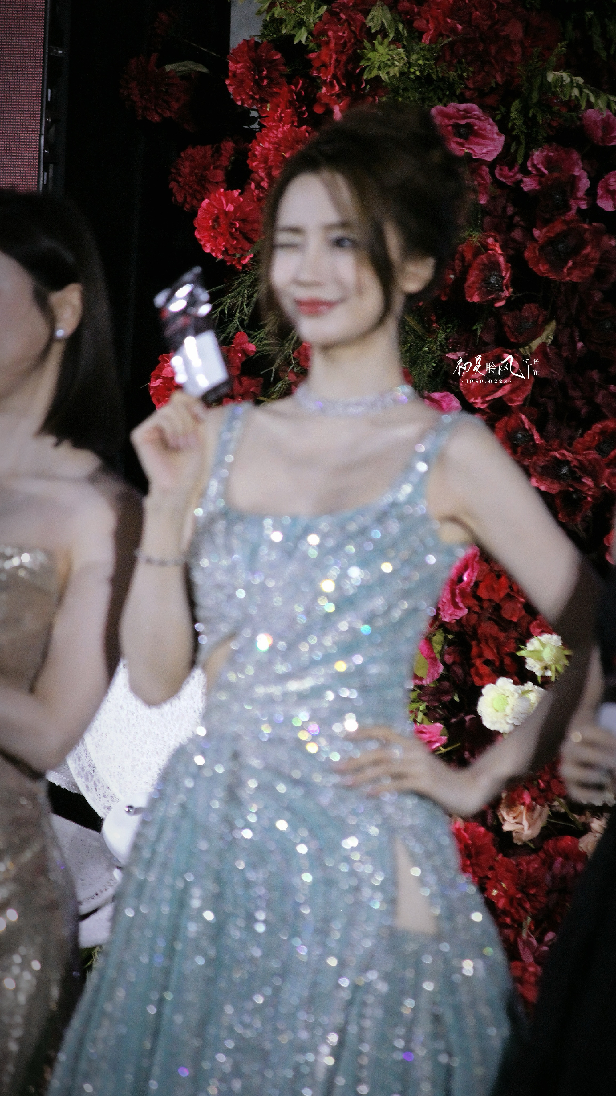 angelababy angelababy “我和你一起吹风 欣赏着我们独有的落