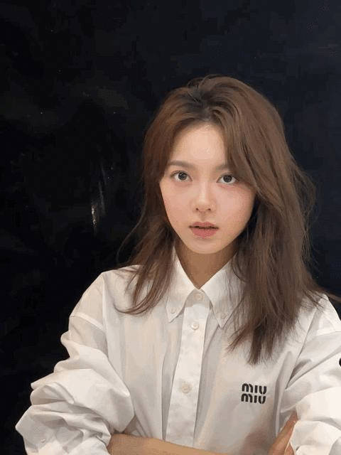 赵今麦和刘浩存谁才是最适合miumiu气质的00🌸？ ​​​