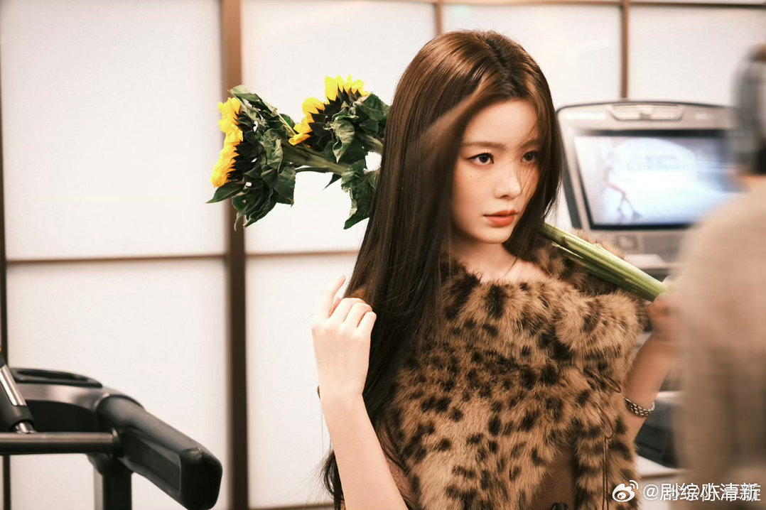 陈卓璇跳舞主打反差感 上一秒还是卡点精准、气场全开的酷飒舞者，动作利落得让人移不