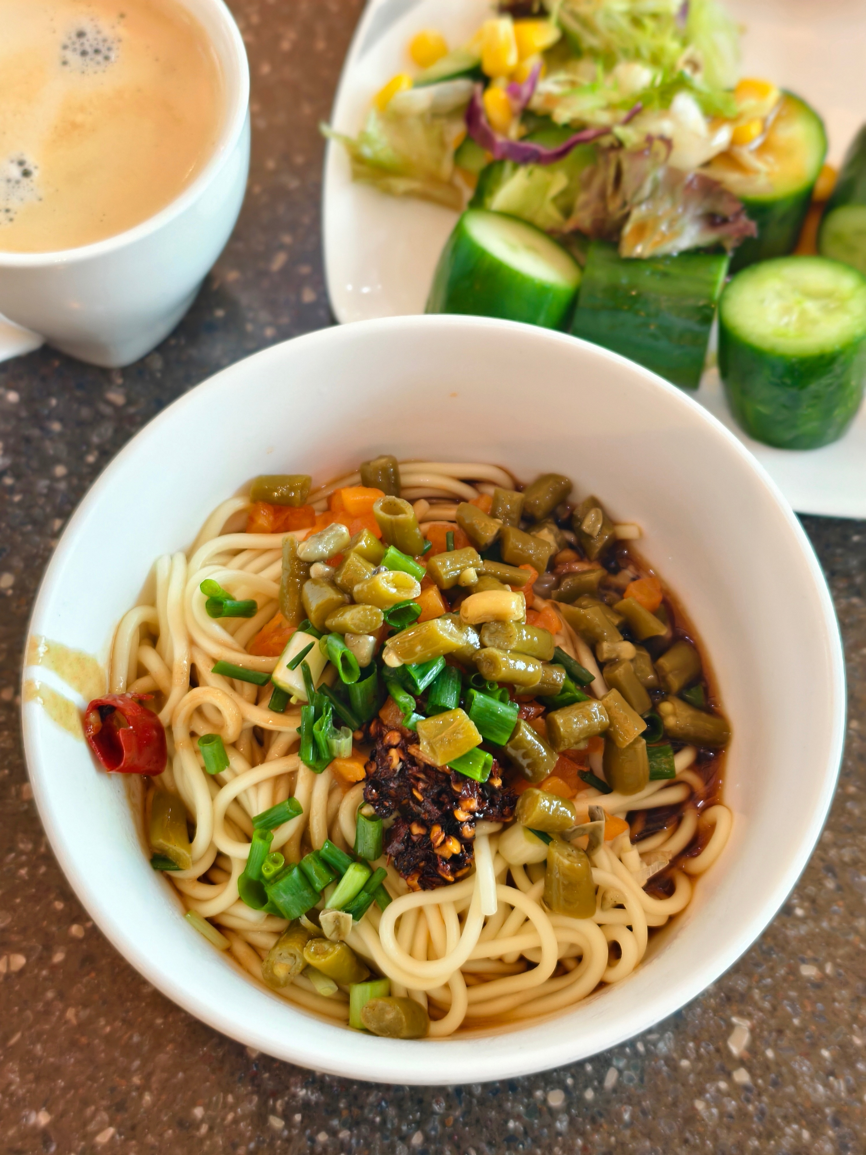 早早早！要走了终于想起吃热干面了武汉机场国航休息室的热干面值得一个好评就很地地地