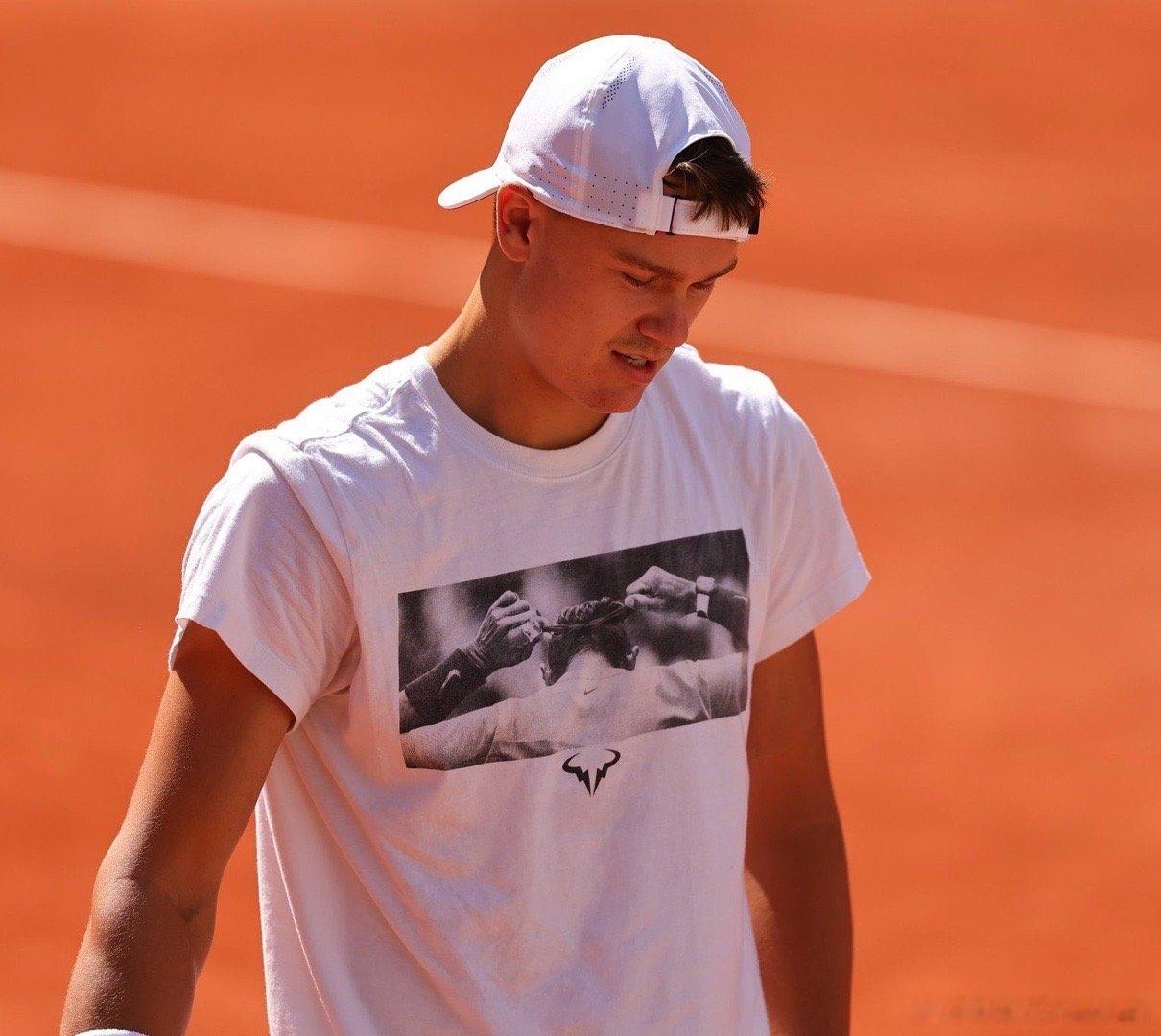 鲁内在接受《马卡报》采访时表示期望自己2026年能够复出参赛。体育大赏网球tal