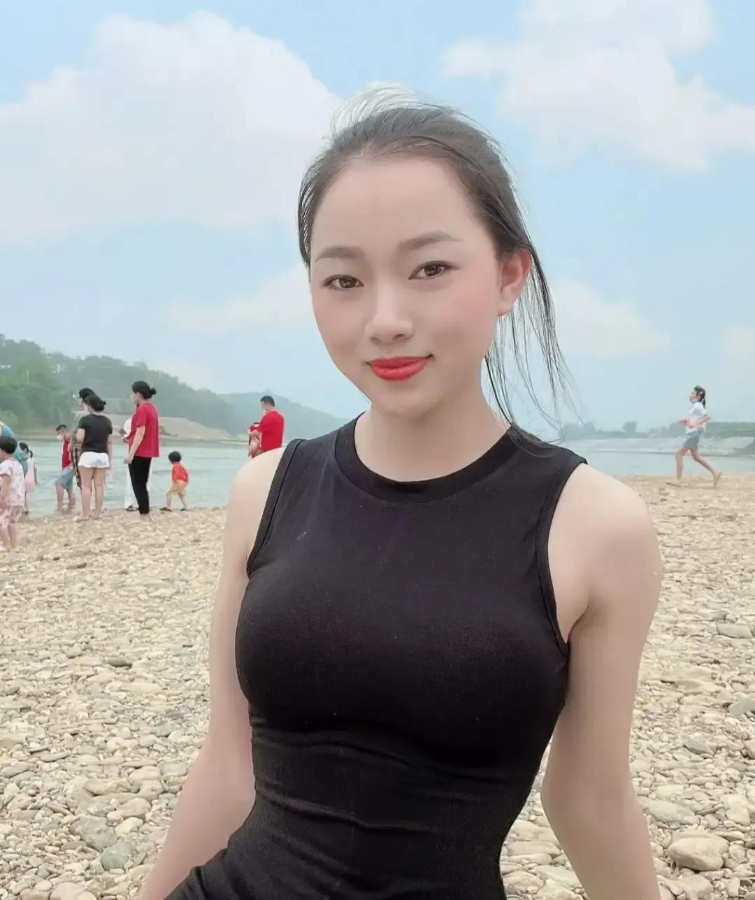 女生商场相亲三分钟就撤，连奶茶都没喝。
她刷到对方第一眼，寒暄不到两句，男生直接