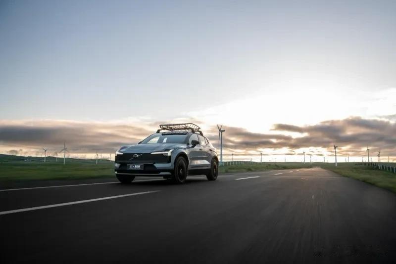 设计在线、安全拉满，沃尔沃EX30重新定义精品纯电