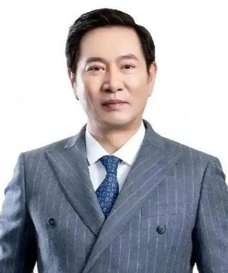 1998年，姚刚拍戏赚了钱，便回大连投资100多万，开一间西餐厅，每天人满为患、