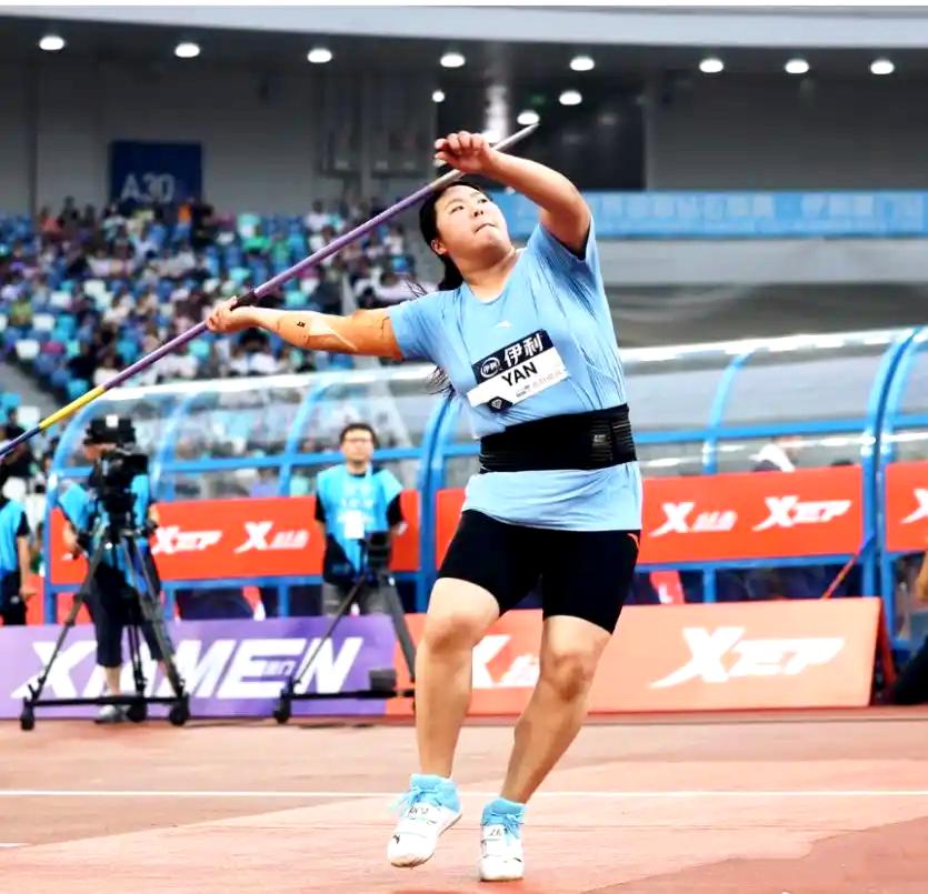 71.74米，从严子怡“一枪定乾坤”，看中国女子标枪的传承与突破。

     
