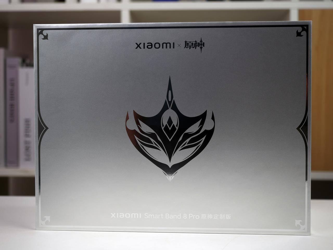小米手环8 Pro原神定制版，定制的形象是“公子”达达利亚，这好像是该角色的首款