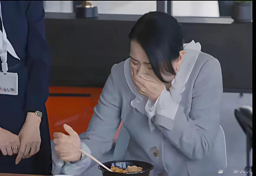 《蛮好的人生》，史上最长怀孕记录诞生！导演一定是把邱丽苏的肚子忘了。​邱丽苏一部
